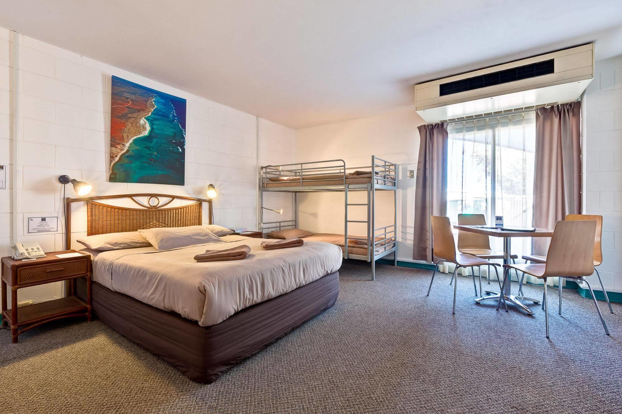 Sea Breeze Resort Exmouth Extérieur photo