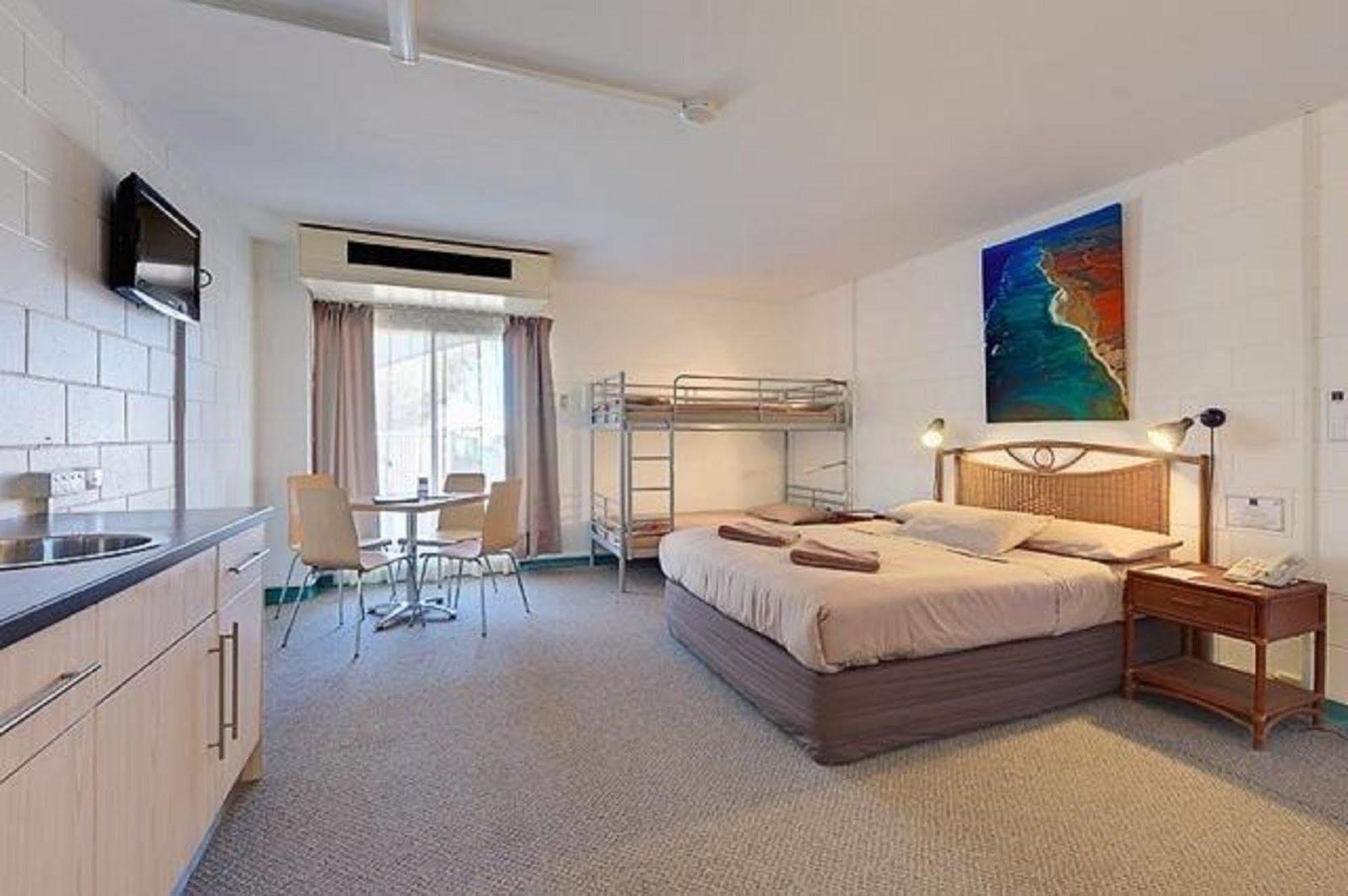 Sea Breeze Resort Exmouth Extérieur photo
