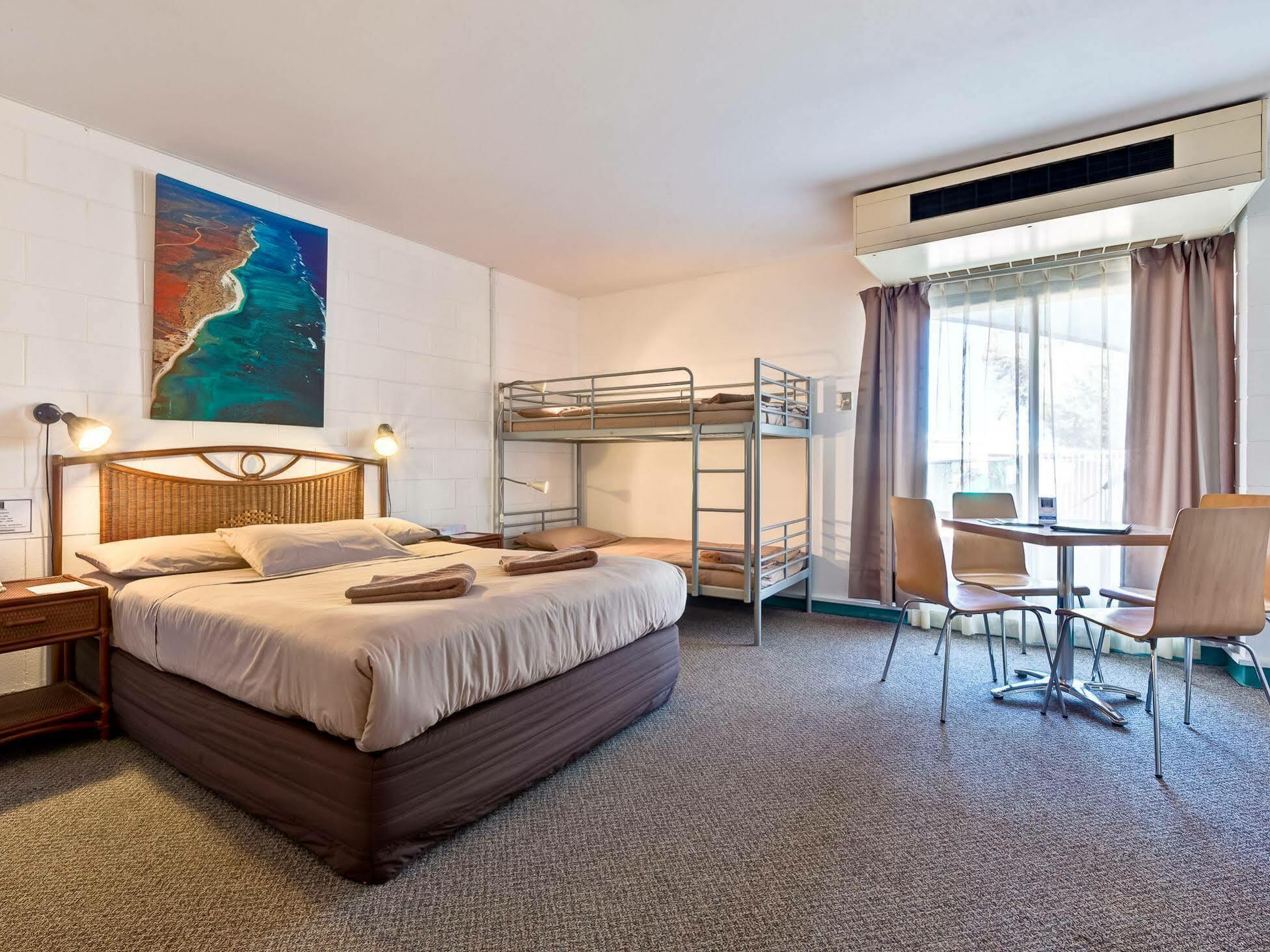 Sea Breeze Resort Exmouth Extérieur photo